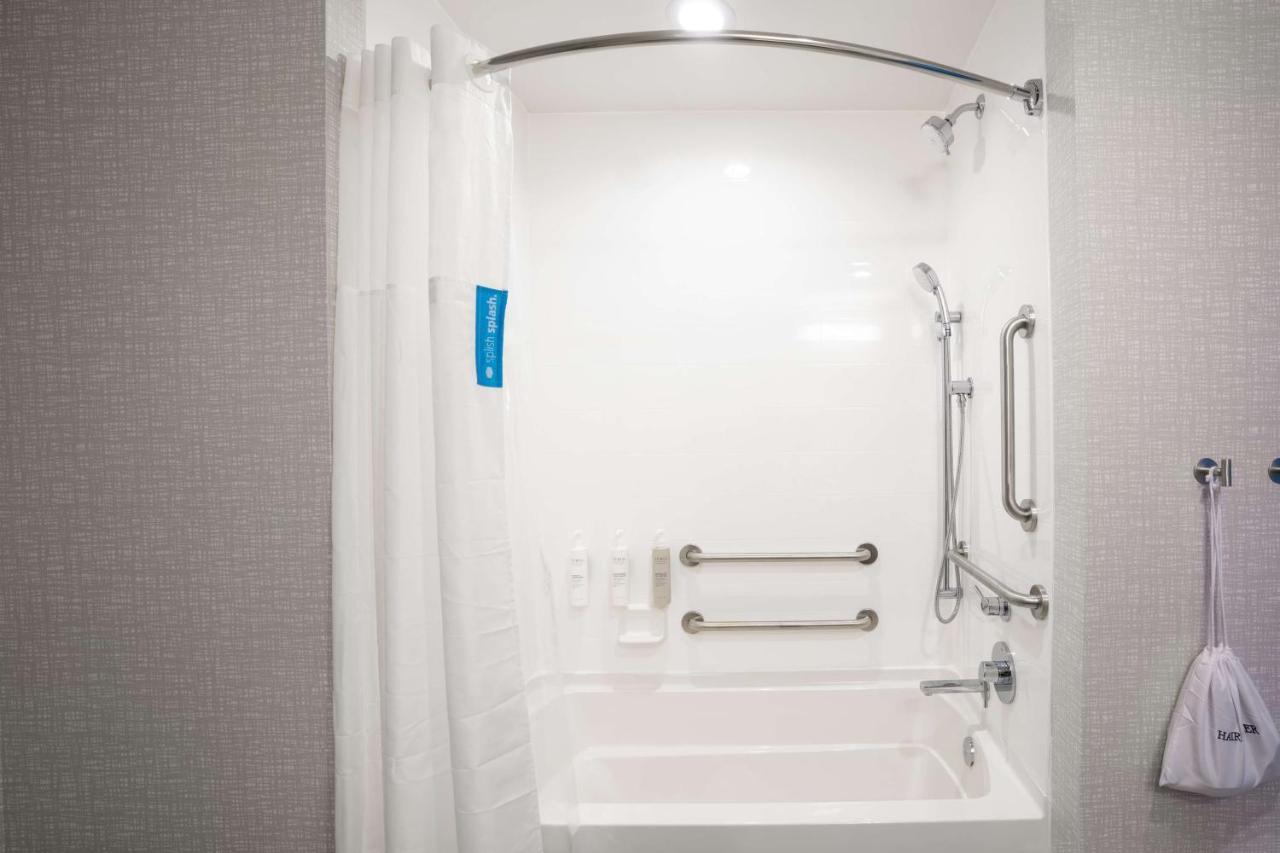 Hampton Inn By Hilton Huntley Chicago Esterno foto